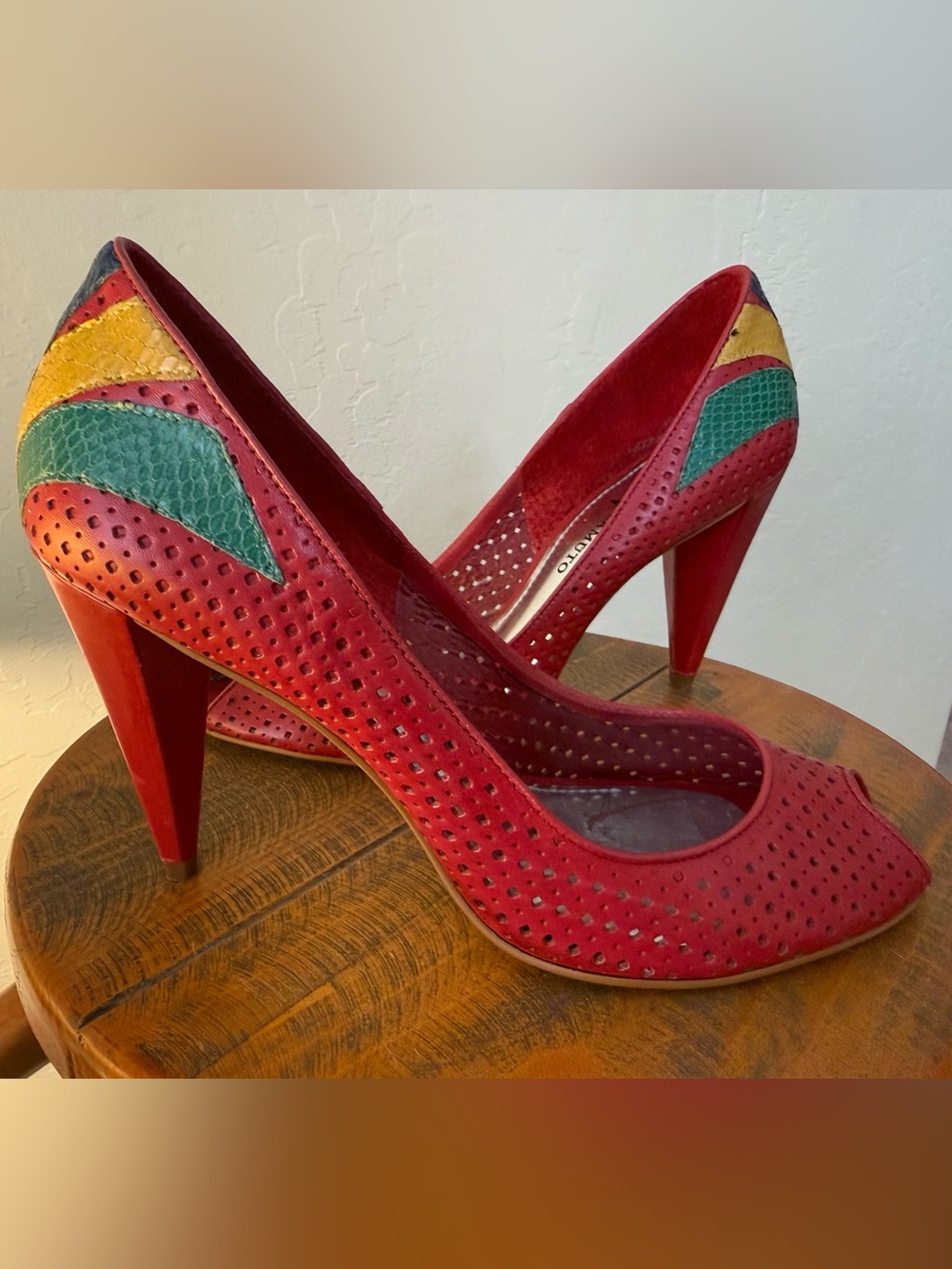 Vince Camuto Red Perforated Leather Peep Toe Heels Pumps Snakeskin